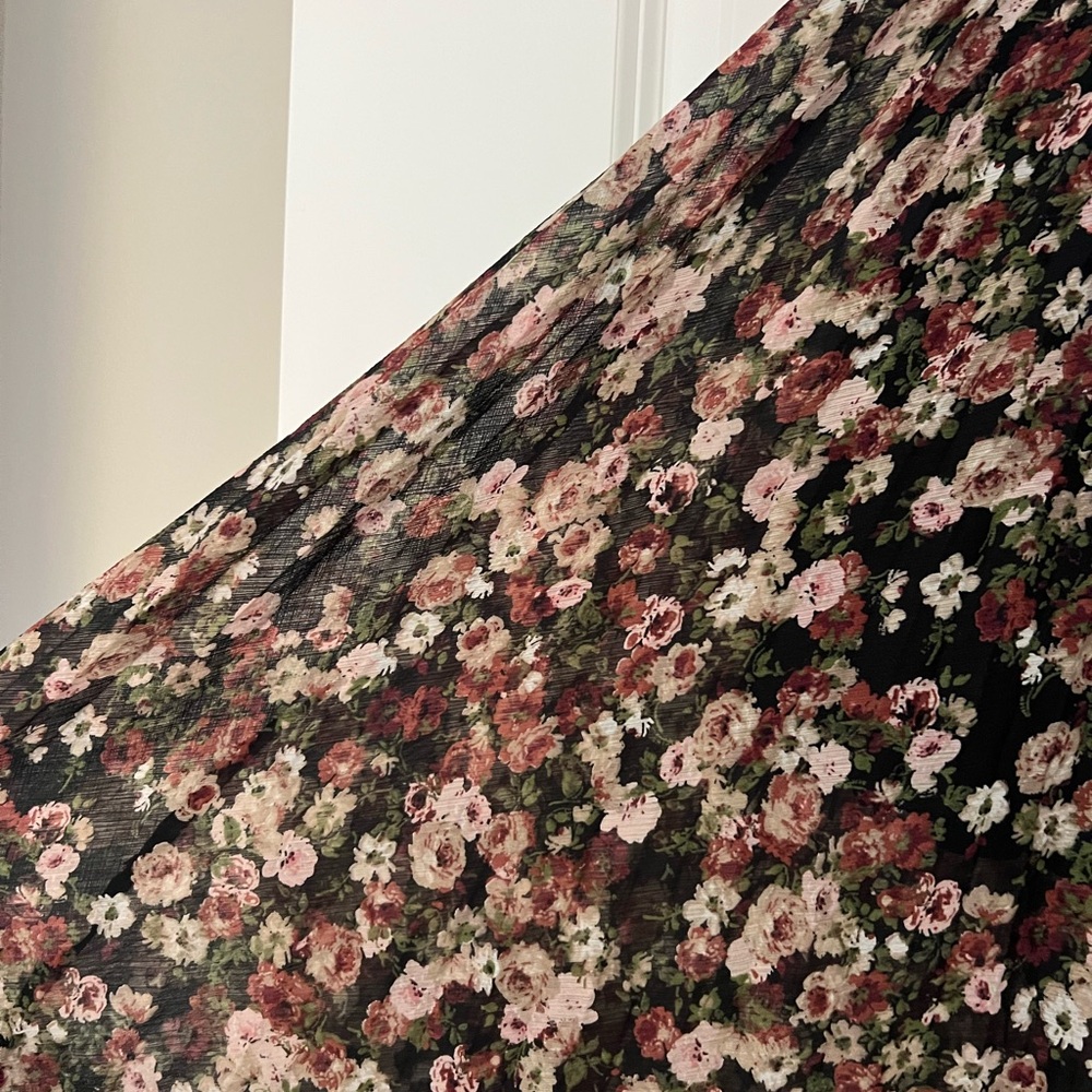 Abercrombie & Fitch Floral Maxi Skirt in Black and Pink - Picture 2 of 4